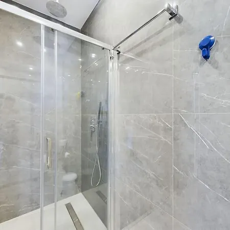 Apartament Modern Only Steps From