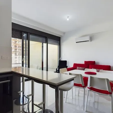 Modern Only Steps From Appartamento