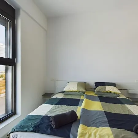 Modern Only Steps From Apartmán *
