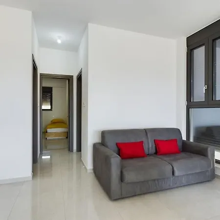 Modern Only Steps From * Larnaca