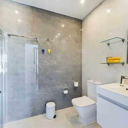 Modern Only Steps From Lejlighed Larnaca